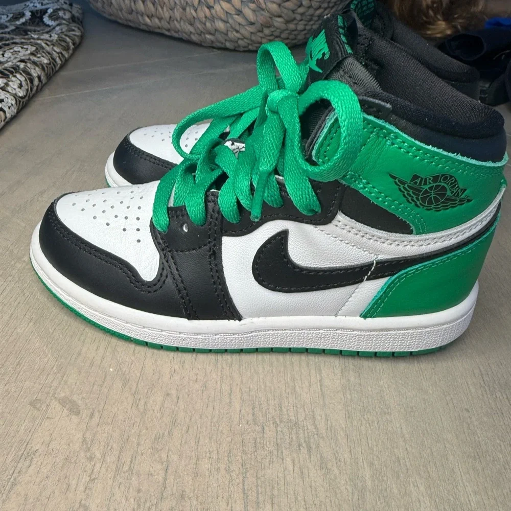 Nike Kids' Black, White,‎ and Green Air Jordan 1